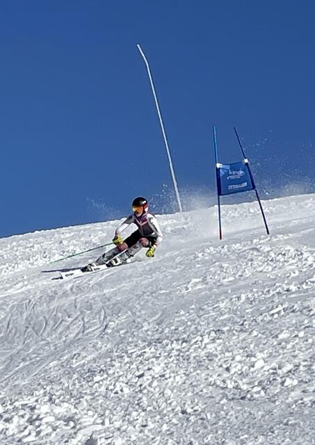 Beim „Raiffeisen Fischer Alpin“-Cup auf der Hochrindl fuhr Ajdin Domenig auf Rang drei. | Foto: Privat
