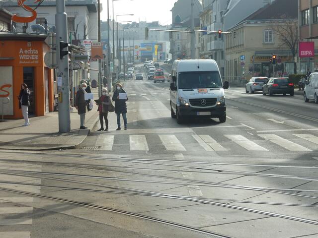 Die Bürgerinitiative "Lebensqualität 18" fordert einen Lokalaugenschein mit der zuständigen Stadträtin Ulli Sima am Gersthofer Platzl.