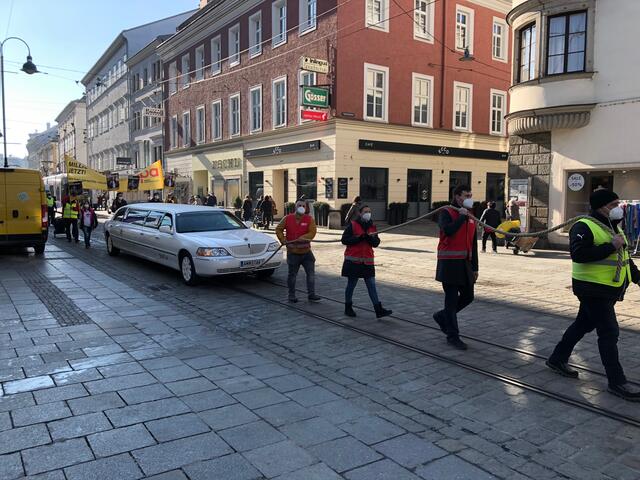 Straßenaktion der GPA auf der Linzer Landstraße. | Foto: BRS/Diabl