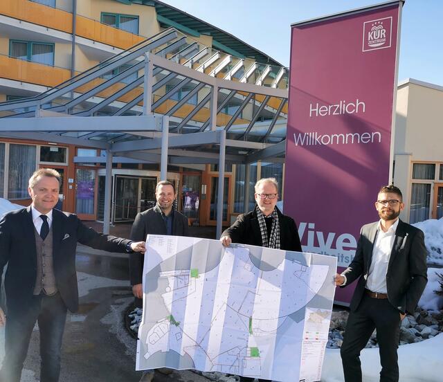 Direktor Helmut Schabernig, Bürgermeister Christian Hecher, Architekt Michael Stöckl und Remigius Höck vom Baumanagement (von links)