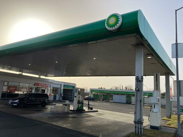 Das jüngste Verbrechen: Bewaffneter Raubüberfall auf eine Tankstelle.