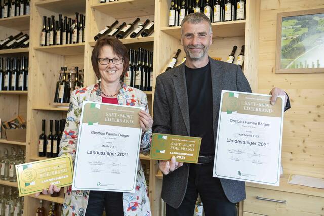 Doppel-Landessieger Rosemarie und Bernhard Berger haben sich einen Doppel-Landessieg mit ihren Edenbränden geholt. | Foto: LK-Stmk/Foto Fischer