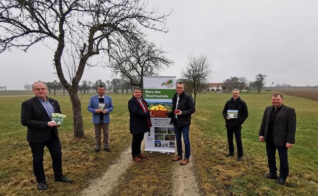 Bgm. Johann Spreitzer (Seitenstetten), Bgm. Josef Forster (Ertl), Bgm. Erwin Pittersberger (Weistrach), Bgm. Johannes Heuras (St. Peter in der Au, Kleinregionsobmann), Bgm. Friedrich Hinterleitner (Biberbach), Bgm. Josef Unterberger (Wolfsbach).