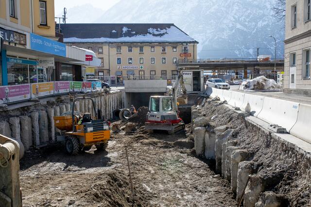 Der Schwerpunkt der Bauarbeiten beim Mobilitätszentrum Lienz liegt derzeit im Bereich der neuen Geh- und Radwegunterführung.