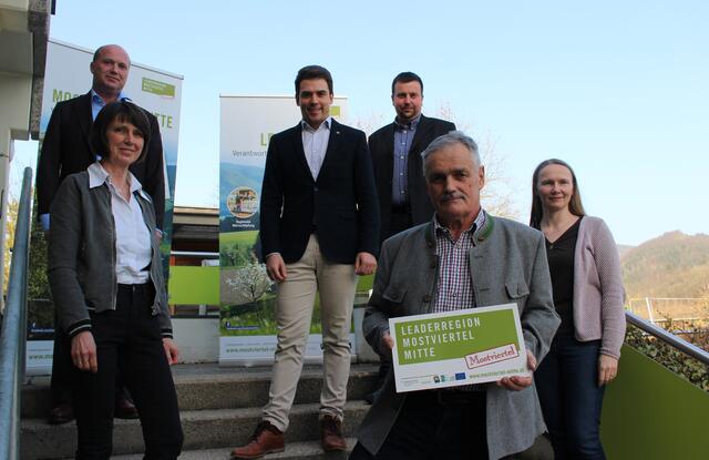 WK-Bezirksstellenleiter Mag. Georg Lintner,Christiane Rauscher, Manuel Aichberger, Thomas Teubenbacher, LEADER-Obmann Anton Gonaus, Petra Scholze-Simmel