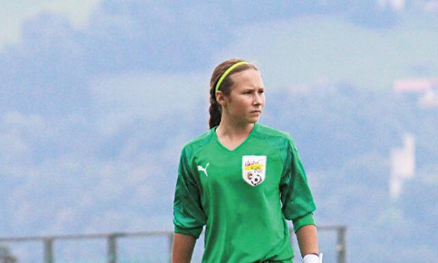 Als Torfrau gehört Sarah Anna Trinkl zu den besten ihres Jahrganges in ganz Österreich und mischt den Frauenfußball auf.
