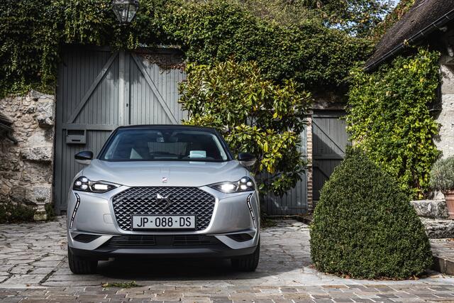 Ein stylischer Hingucker: Der DS 3 Crossback E-Tense ist mit einem100 kW-Elektromotor und einer 50 kWh-Batterie ausgestattet.