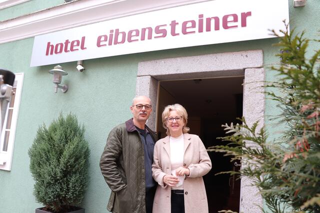 Während sie ihr Ihre Konditorei mit 31. Dezember 2020 geschlossen haben, führen Ernst und Monika Eibensteiner ihr Hotel Eibensteiner noch weiter.  | Foto: Michelle Bichler