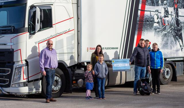 Markus Fleischmann (links) unterstützte zwei Putzleinsdorfer Familien.