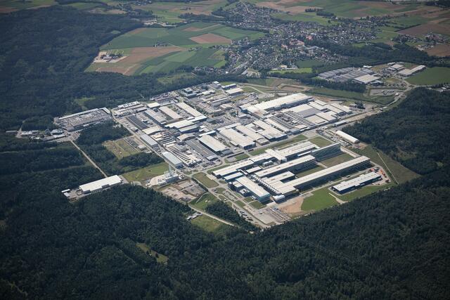 Die neue Anlage soll inmitten des Werksgeländes, in einer bestehenden Halle, errichtet werden. | Foto: AMAG