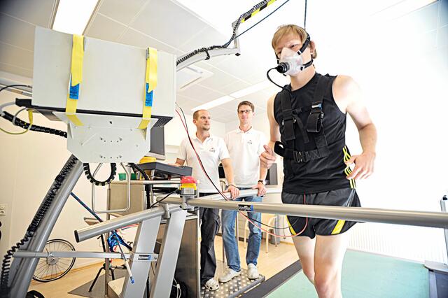 Eine Studie, bei der auch das ISAG (Institut für Sport-, Alpinmedizin und Gesundheitstourismus) mitgewirkt hat, befasst sich mit Coronaauswirkungen auf Leistungssportler.