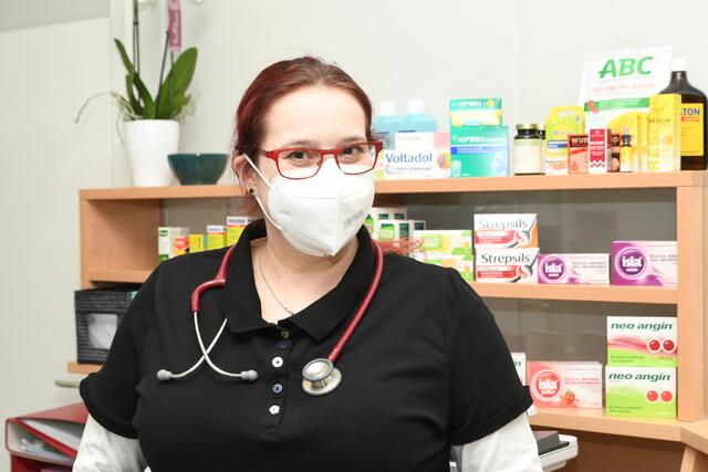 Barbara Schamberger-Ender darf ihre Patienten nun mit Medikamenten aus der eigenen Hausapotheke versorgen.