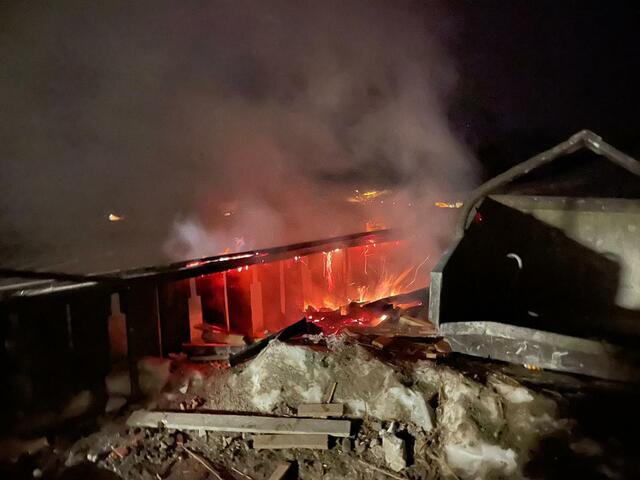 Ein Großbrand wurde durch das beherzte Eingreifen zweier Feuerwehrmänner verhindert.
