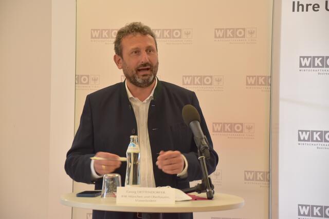 "Aber am meisten belastet durch die Situation sind die Fahrer", berichtet Georg Dettendorfer, Vizepräsident der Industrie- und Handelskammer (IHK) für München und Oberbayern.