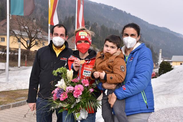 Gold-Schwester Sophie mit Bruder Maximilian, Partnerin Sarah und Söhnchen Andreas