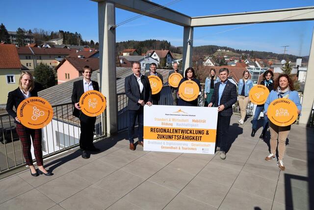 Die Mitglieder der Regionalversammlung rund um den Vorsitzenden Franz Fartek (vorne, 2.v.r.) tagten in St. Stefan im Rosental.