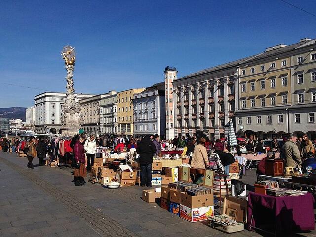 Am 6. März findet der beliebte Flohmarkt am Hauptplatz wieder statt. Es gelten die vorgeschriebenen Corona-Sicherheitsmaßnahmen. | Foto: James Dennes