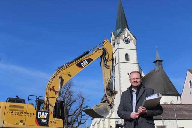 Investor Karl Hüttmannsberger gestern, Mittwoch, 3. März, beim Lokalaugenschein mit der BezirksRundschau.