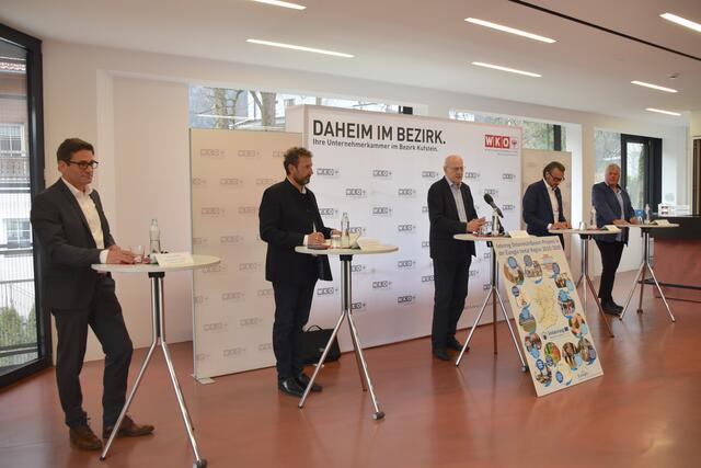 Die Vertreter der Euregio Inntal sowie aus der Wirtschaft auf Tiroler und bayerischer Seite sind sich einig: Die "De-facto-Grenzsperre" führt zu fatalen wirtschaftlichen Auswirkungen.