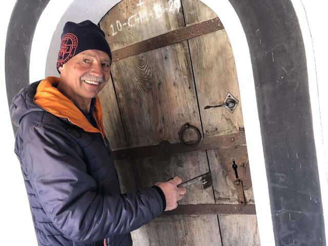 Der Original-Schlüssel der die Kirche sperrt ist rund 1.000 Jahre alt. Messner Peter Lerchner hütet ihn.