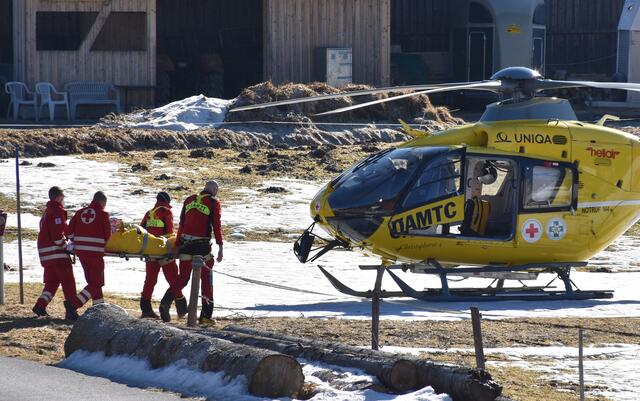 Der Verletzte wurde ins BKH Kufstein geflogen. | Foto: ZOOM-Tirol