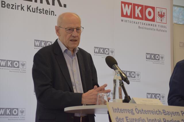 Euregio-Inntal-Präsident Walter J. Mayr will eine Rückkehr zum Schengen-Abkommen und somit eine Situation ohne Grenzkontrollen an den Binnengrenzen der teilnehmenden Staaten.
