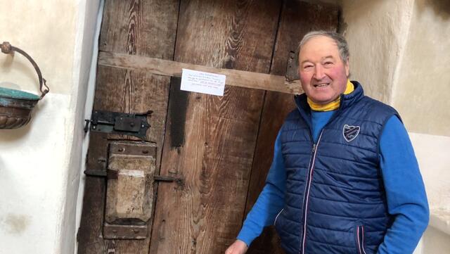 Bis vor zwei Jahren war Hans Fuchs Messner. Er weiß nur zu gut: "Wer bei geschlossener Türe den Riegel vorschiebt, ist eingeschlossen und kommt auch nicht mehr hinaus aus der Filialkirche St. Rupert."
