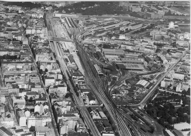 Der Wiedner Gürtel auf Höhe des Südbahnhofs (r). im Jahr 1956. | Foto: Bezirksmuseum Favoriten