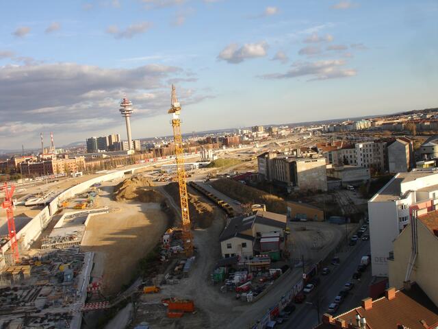 2010 war der Bau des Hauptbahnhofs in vollem Gang. Das Foto wurde vom Bahnorama aus gemacht. | Foto: Bezirksmuseum Favoriten