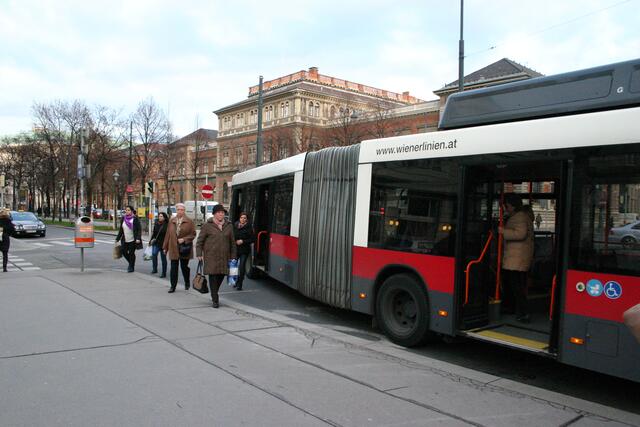 Bessere Öffi-Anbindung, sichere Ampelschaltung und Anrainerparkplätze  sind Forderungen der bz-Leser. | Foto: Alfred Krenek