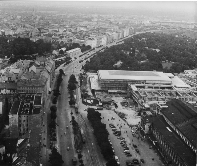 Der Südbahnhof (r) in Arbeit, von oben fotografiert im Jahr 1955. | Foto: Bezirksmuseum Favoriten
