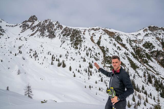 Auf Tourenskiern und mit einer Brechstange als Negativpreis war Mair kürzlich im Stubai unterwegs. | Foto: Miller