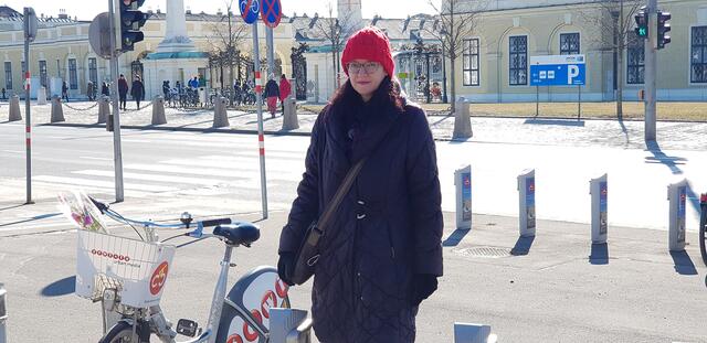 Michaela Lauks bei der einzigen Citybike Station im 13. Bezirk. | Foto: SPÖ Hietzing