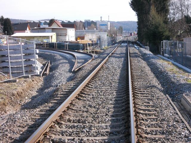 Arbeiten an der provisorischen Bahntrasse