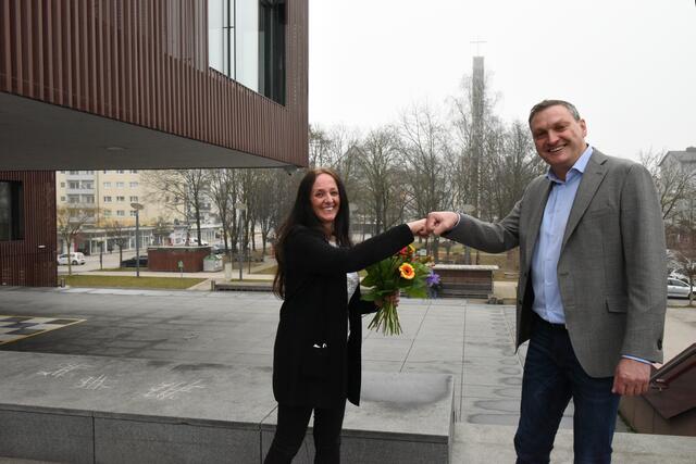 Bürgermeister Manfred Baumberger wünschte Patrizia dazu alles Gute und dankte ihr für ihren großartigen Einsatz! | Foto: Stadtgemeinde Ansfelden