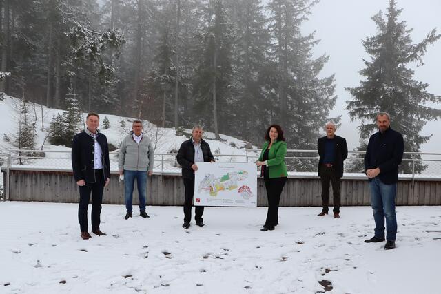 Elmar Haid, Bürgermeister St. Leonhard im Pitztal, Josef Raich, Bürgermeister Kaunertal, Hans-Peter Bock, Obmann Naturparkverein, Naturschutzlandesrätin LHStvin Ingrid Felipe, Kurt Kapeller, Leiter Umweltschutzabteilung Land Tirol und Ernst Partl, Geschäftsführer Naturpark Kaunergrat (v.li.)