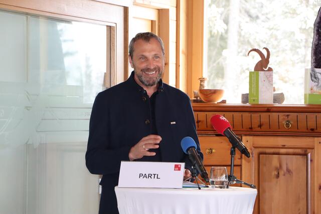 Naturpark-Geschäftsführer Ernst Partl: „Die Unterschutzstellung des Kaunergrats verstärkt die Wertigkeit seiner beeindruckenden Natur- und Kulturlandschaft nach innen und nach außen. Sie bringt aber auch zusätzliche Möglichkeiten für die Beratung und Unterstützung der Almwirtschaft im Rahmen der Schutzgebietsbetreuung."