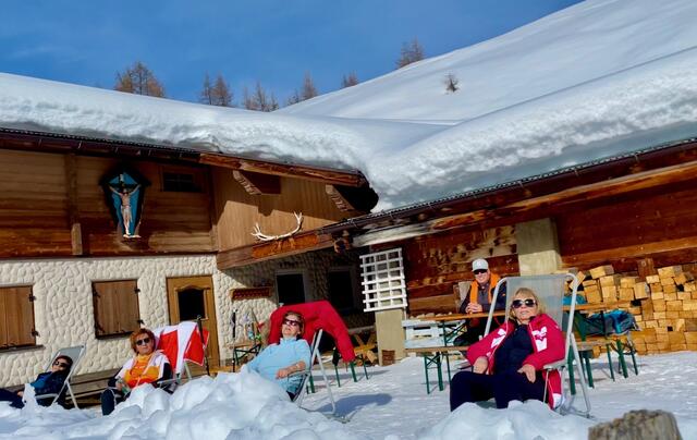 Neu ist ein Winterwanderweg vom MedrigCenter (Bergstation der 6EUB) zur 2,7 Kilometer entfernten Versingalm.