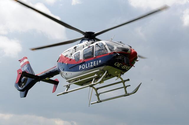 Bergsteigerin vermisst: Nachdem sich das Wetter gebessert hatte, konnte die Flugpolizei kurz vor Mitternacht die Suche aus der Luft unterstützen.