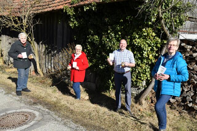 von li: Ideengeberin Klara Pammer, Vize-BGM Anneliese Bräuer, Bürgermeister Josef Rathgeb und SB-Obfrau der Ortsgruppe Oberneukirchen-Waxenberg, Steffi Hartl