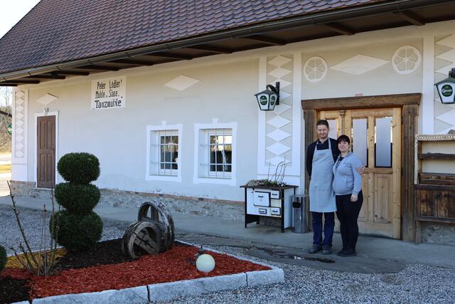 Christian und Doris Kornberger würden gerne wieder Gäste in der "Tanzmühle" in St. Peter im Sulmtal bewirten. Derzeit ist aber nur ein Abholservice möglich. | Foto: Korbe