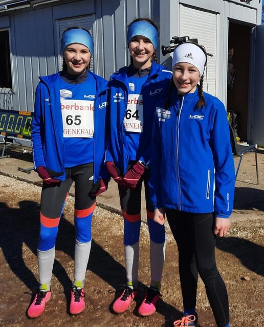 V.l.: Isabel und Sophie Ladein und Elena Knoll sind die jüngsten Medaillen-Gewinner und holten sich im Team U14 die Silbermedaille beim Cross-Lauf. | Foto: LAC Amateure Steyr
