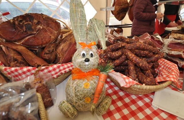 Aufgrund der Corona-Situation kann das Bleiburger Schinkenfest zum zweiten Mal in Folge nicht stattfinden, heimische Schmankerln für Ostern gibt's aber direkt bei den Produzenten | Foto: RMK