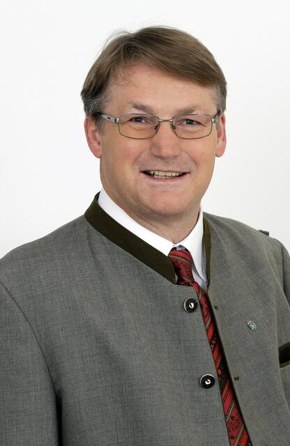 Peter Schröttner: "Seit drei Wochen besteht dieser Zustand – Gefahr für Fußgänger –, eigentlich ein Skandal."