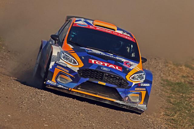 Hermann Neubauer und sein Co. Bernhard Ettel im "Ford Fiesta Rally2".