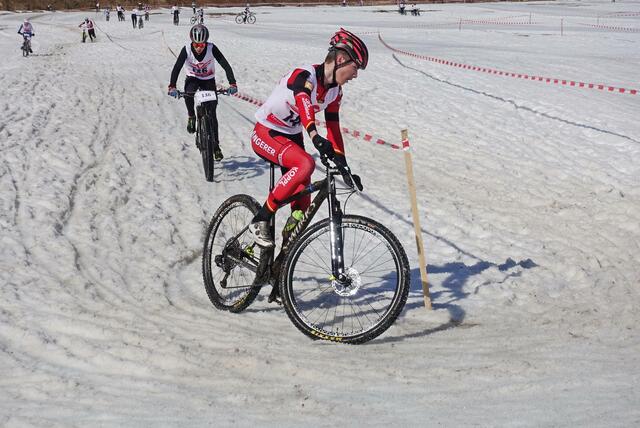Im Schnee radfahren ist nicht einfach. | Foto: Josef Rehrl