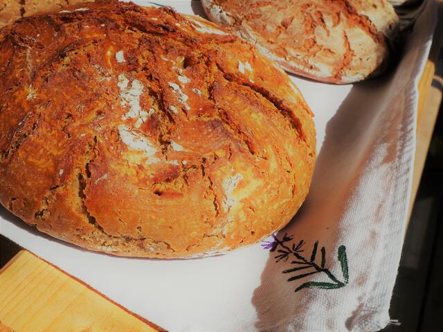 Neben Brot und Gebäck werden auch Milcherzeugnisse, Spirituosen und mehr angebot.  | Foto: Naturpark Ötscher-Tormäuer