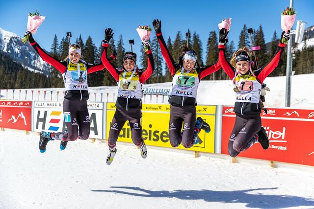 Lea Rothschopf, Lisa Osl, Anna Juppe und Anna Gandler (v.l.) strahlten mit der Sonne um die Wette.