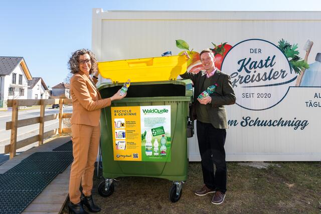 Mit der Initiative  „Recycle Mich“ geht Waldquelle weitere Schritte in Richtung respektvollen Umgang mit der Natur.
Foto: Monika Fiala &amp; Moritz Schuschnigg (KastlGreissler) | Foto: Laura Jagoschütz
