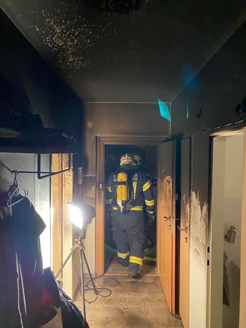 Sofort nach Eintreffen am Einsatzort startete der Atemschutztrupp des Tanklöschfahrzeuges mit einem Innenangriff. | Foto: FF Forchtenau